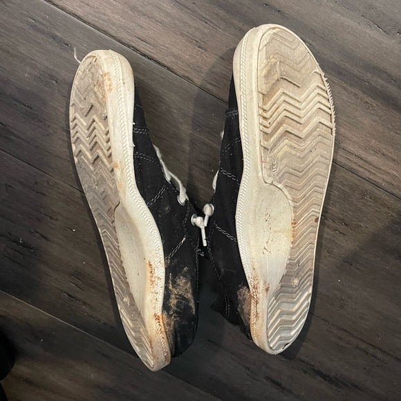 Very‎ Used Tennis Shoes - Picture 2 of 4